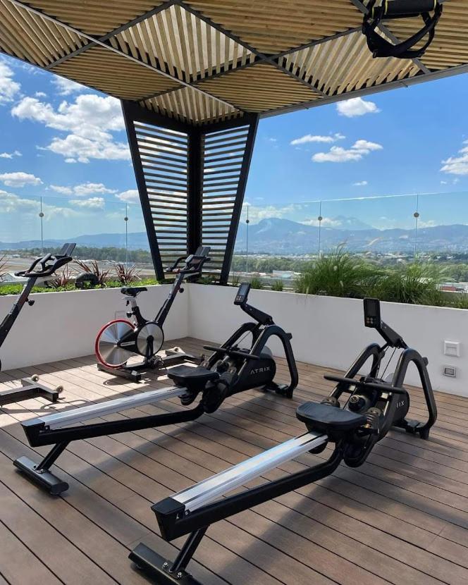 Amazing Aircrafts Views In Front Of Airport Apartment Guatemala City Exterior foto