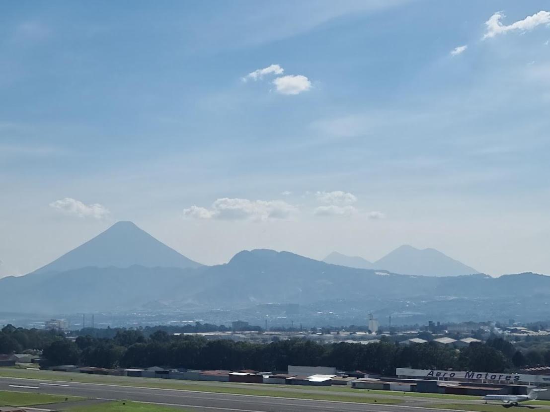 Amazing Aircrafts Views In Front Of Airport Apartment Guatemala City Exterior foto