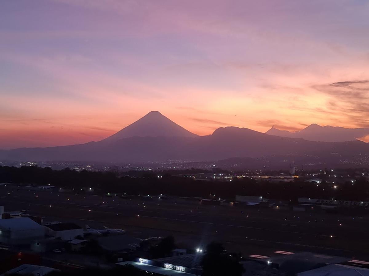 Amazing Aircrafts Views In Front Of Airport Apartment Guatemala City Exterior foto